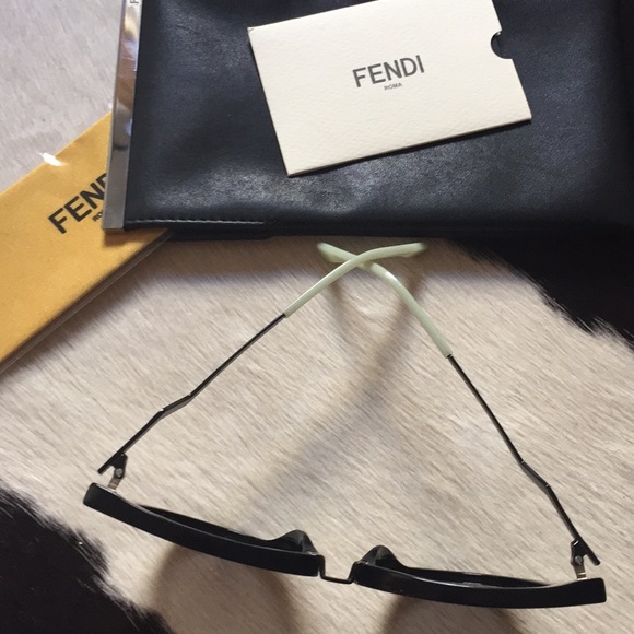 Fendi 🍂🍁 - Picture 6 of 7